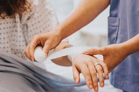 5 Beneficial Arizona Car Accident Laws: Leg & Arm Injury Claim