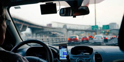 SatNav And Map Apps In Arizona Cause Distracted Driving Arizona In An Uber Or Lyft Rideshare Car